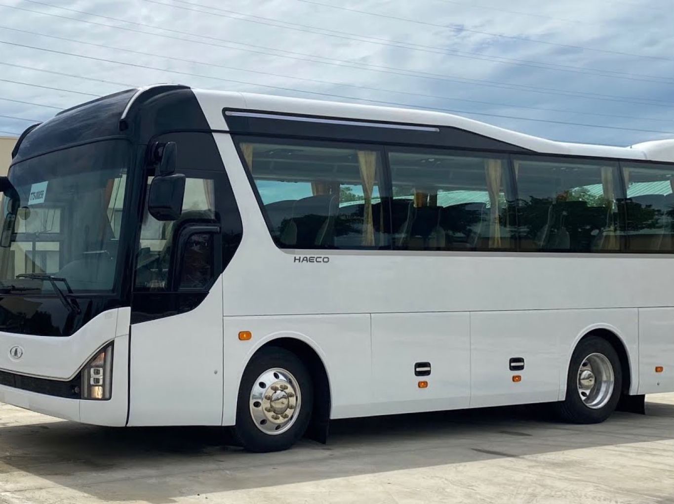 Airport shuttle service – 29 seats