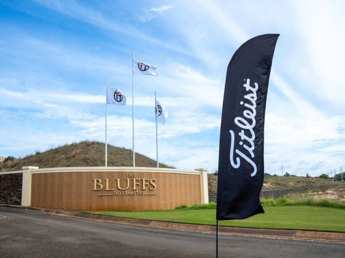 THE BLUFFS GRAND HO TRAM