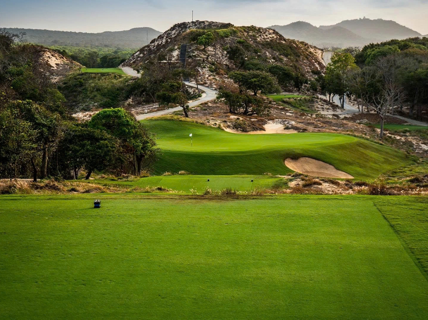 THE BLUFFS GRAND HO TRAM